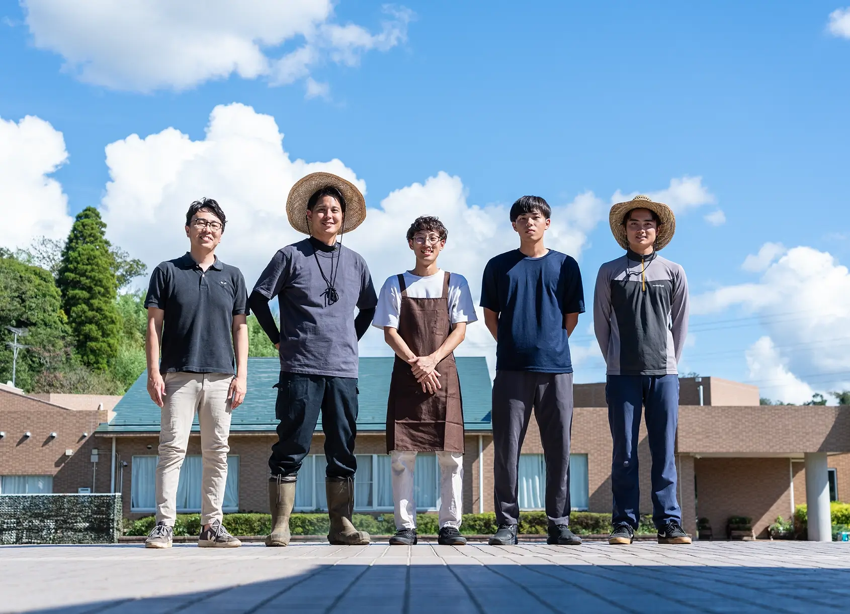 翼の広場 男性 5人 写真